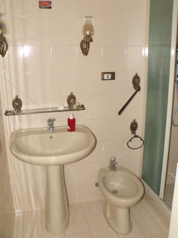 A Tre Passi Dal Centro Hotell Palermo Exteriör bild