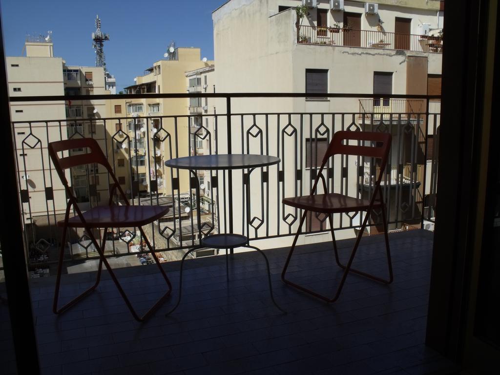 A Tre Passi Dal Centro Hotell Palermo Exteriör bild