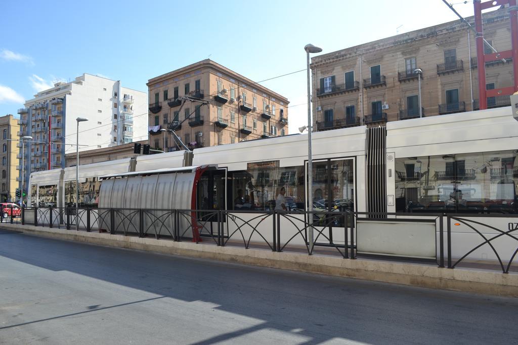 A Tre Passi Dal Centro Hotell Palermo Exteriör bild